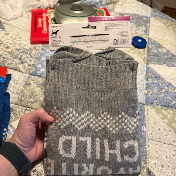 Vibrant Life Size Medium Pet Sweater Favorite Child Hood New NWT Cat Dog Clothes - Picture 2 of 10